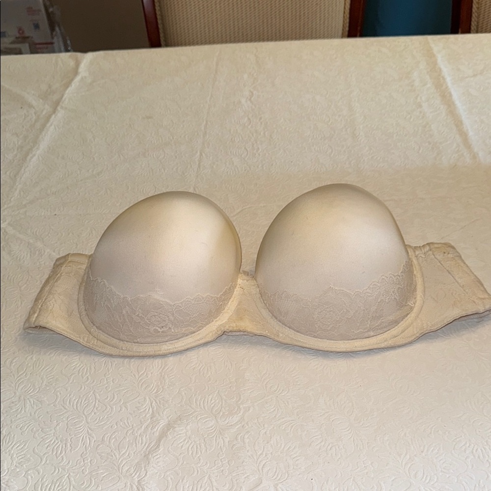 TORRID CURVE Elegant Cream Strapless Bra SZ 44DD